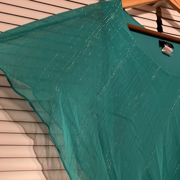 Turquoise blouse - Picture 3 of 9